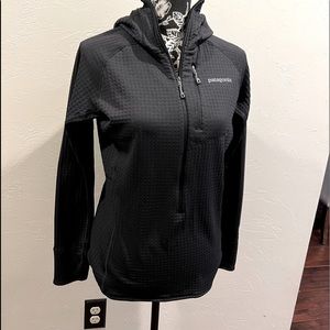 Women’s Patagonia R1 fleece three-quarter hooded jacket.